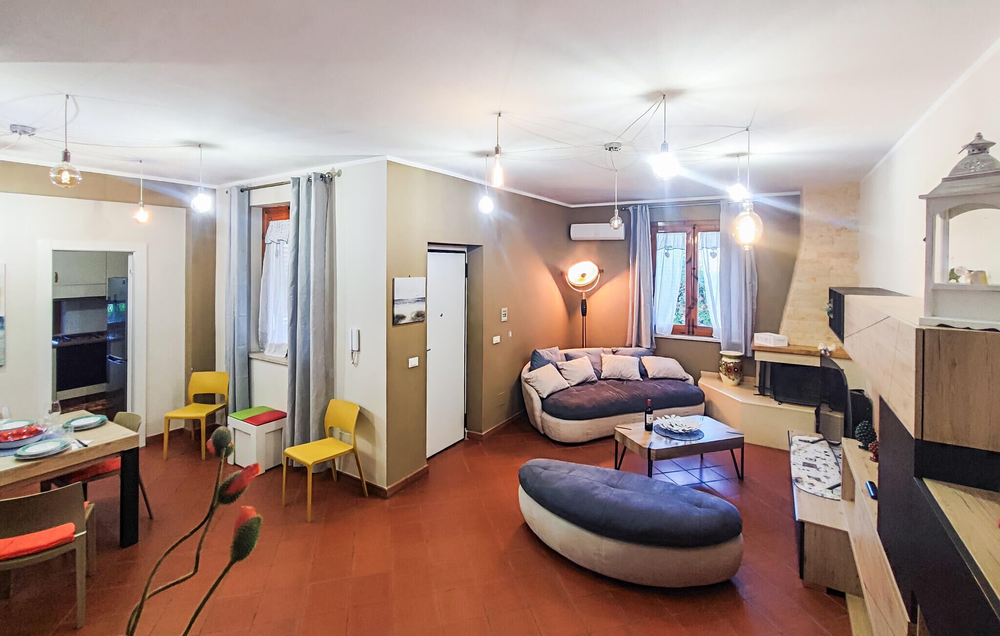 TV, caminetto, tavolo da calcetto
