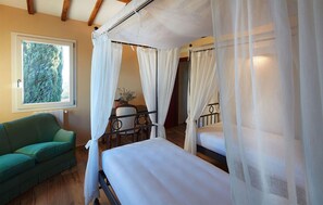 4 chambres, fer et planche à repasser, lit parapluie, Wi-Fi gratuit