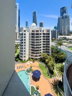 Property grounds - Surfers Paradise Ocean-View Apartment, Pool & Spa (Surfers Paradise)