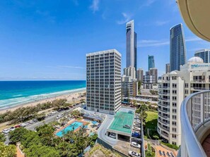 Property grounds - Surfers Paradise Ocean-View Apartment, Pool & Spa (Surfers Paradise)