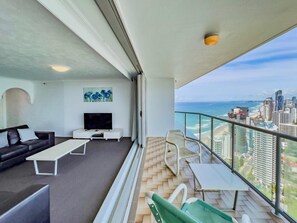 Interior - Level 38 Ocean-View Apartment, Surfers Paradise (Surfers Paradise)