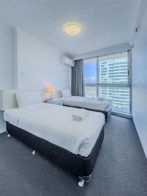Iron/ironing board, WiFi, bed sheets - Level 38 Ocean-View Apartment, Surfers Paradise (Surfers Paradise)