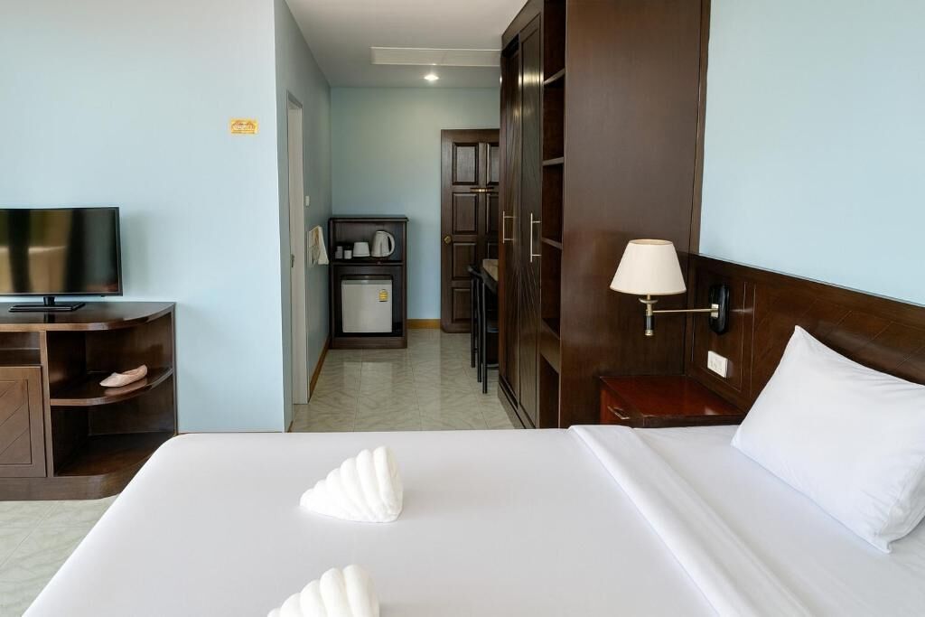 Kamar Double Deluks, balkon, pemandangan kota | Brankas, meja kerja, dan Wi-Fi gratis