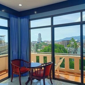 Habitación doble Deluxe, balcón, vista a la ciudad | Interior