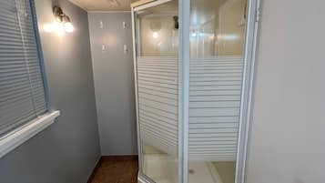 Studio, 1 chambre | Salle de bain