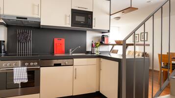 Fridge, microwave, oven, stovetop