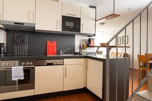 Fridge, microwave, oven, stovetop