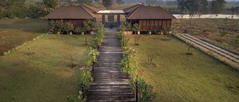 雙人療程室、身體療程、深層組織按摩、瑞典式按摩、泰式按摩、體膜護理