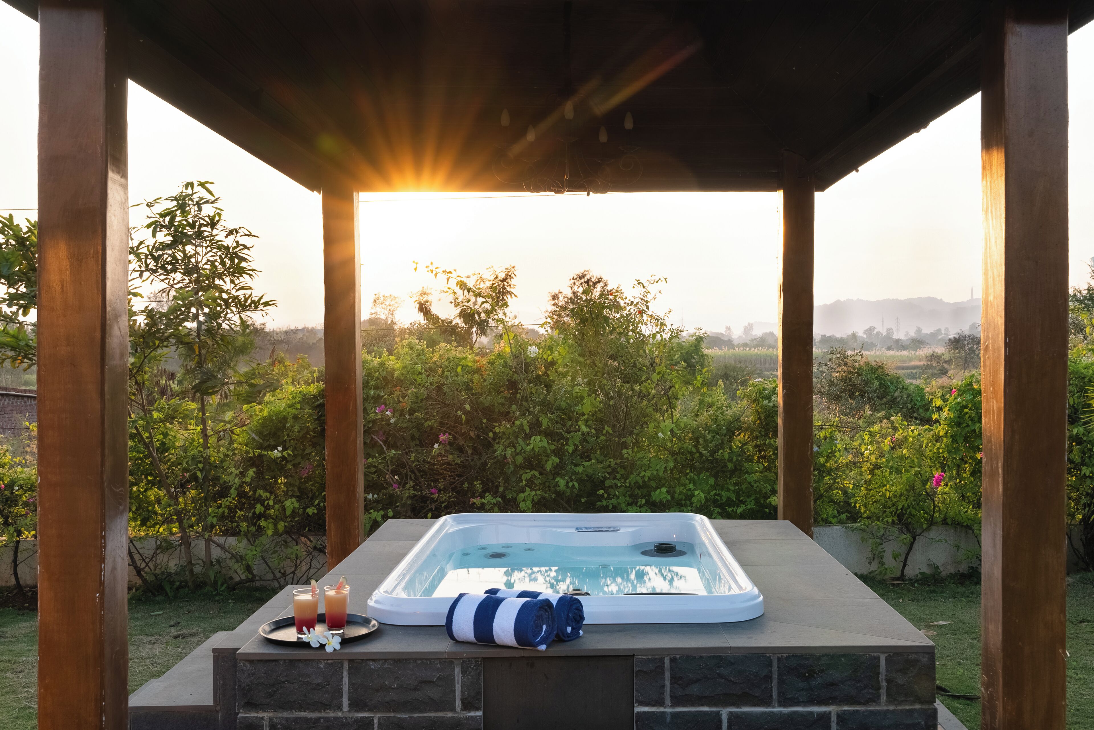 Outdoor spa tub
