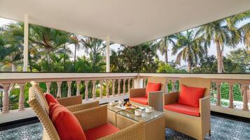 Amavi 3 Bedroom Villa | Balcón