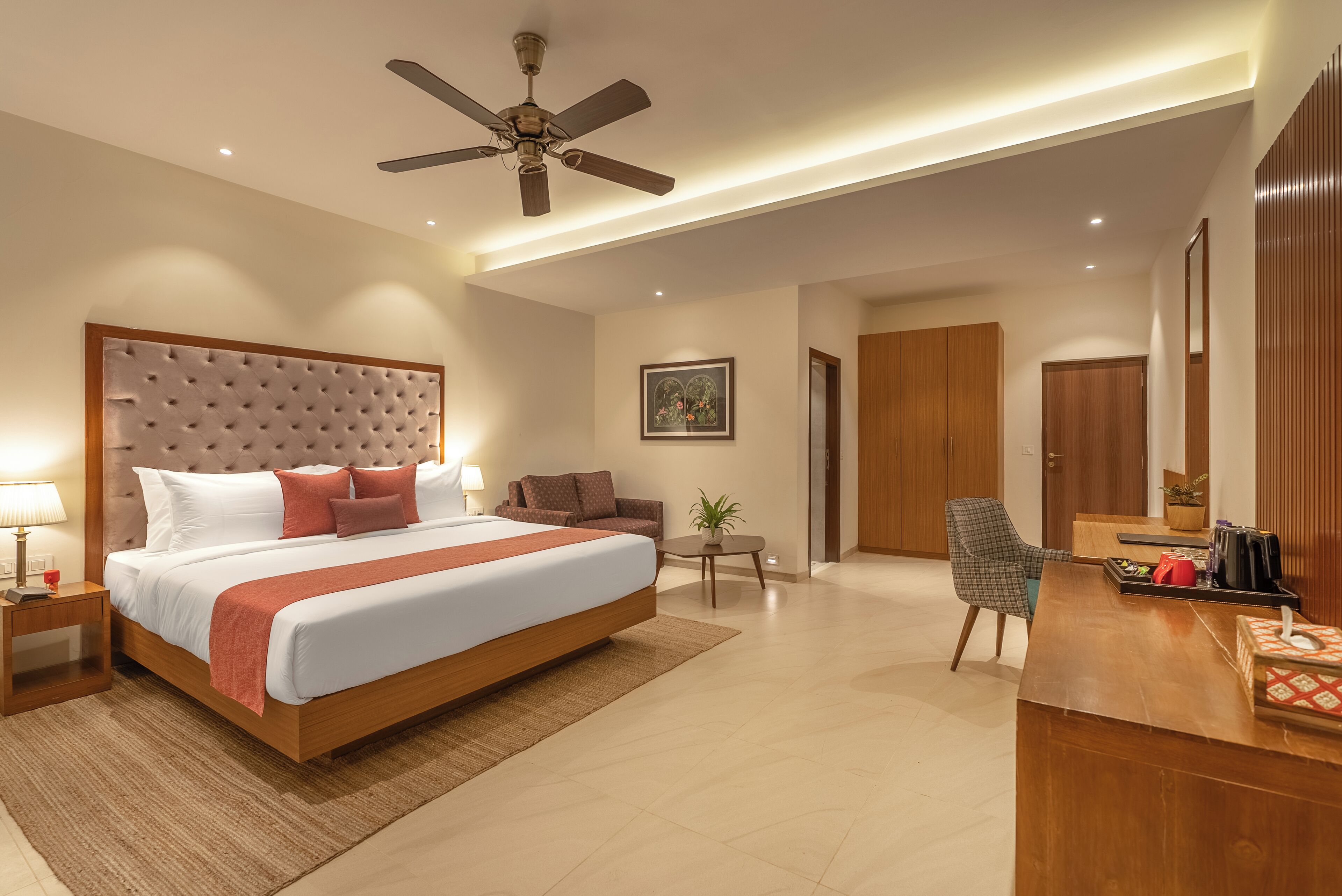 Mahiya Premium Room with Bathtub | Minibar, in-room safe, desk, blackout drapes