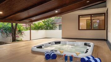 Amavi 3 Bedroom Villa | Jetted tub