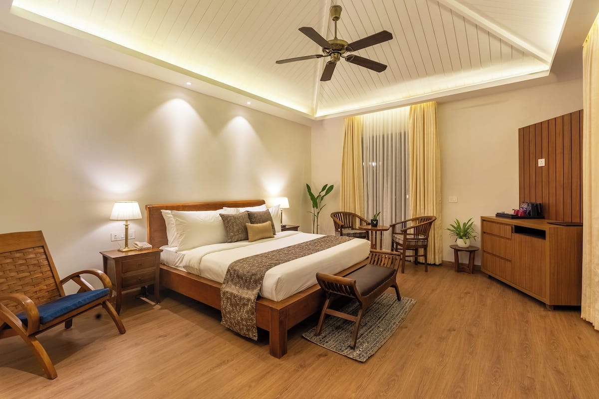 Elara 2 bedroom Villa | Minibar, in-room safe, desk, blackout drapes