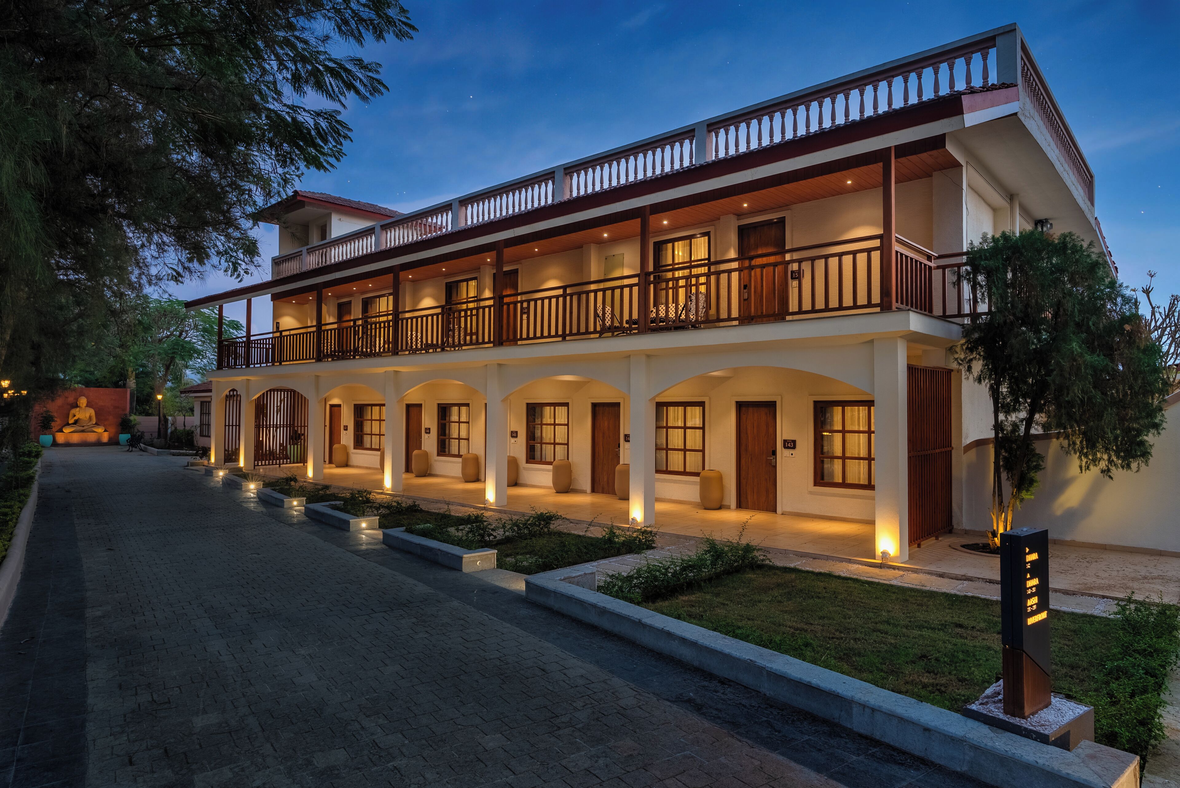 Signature Suite with Bay Window | In-room safe, desk, blackout drapes, free WiFi