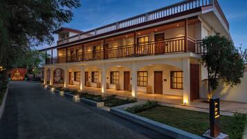 Signature Suite with Bay Window | In-room safe, desk, blackout drapes, free WiFi