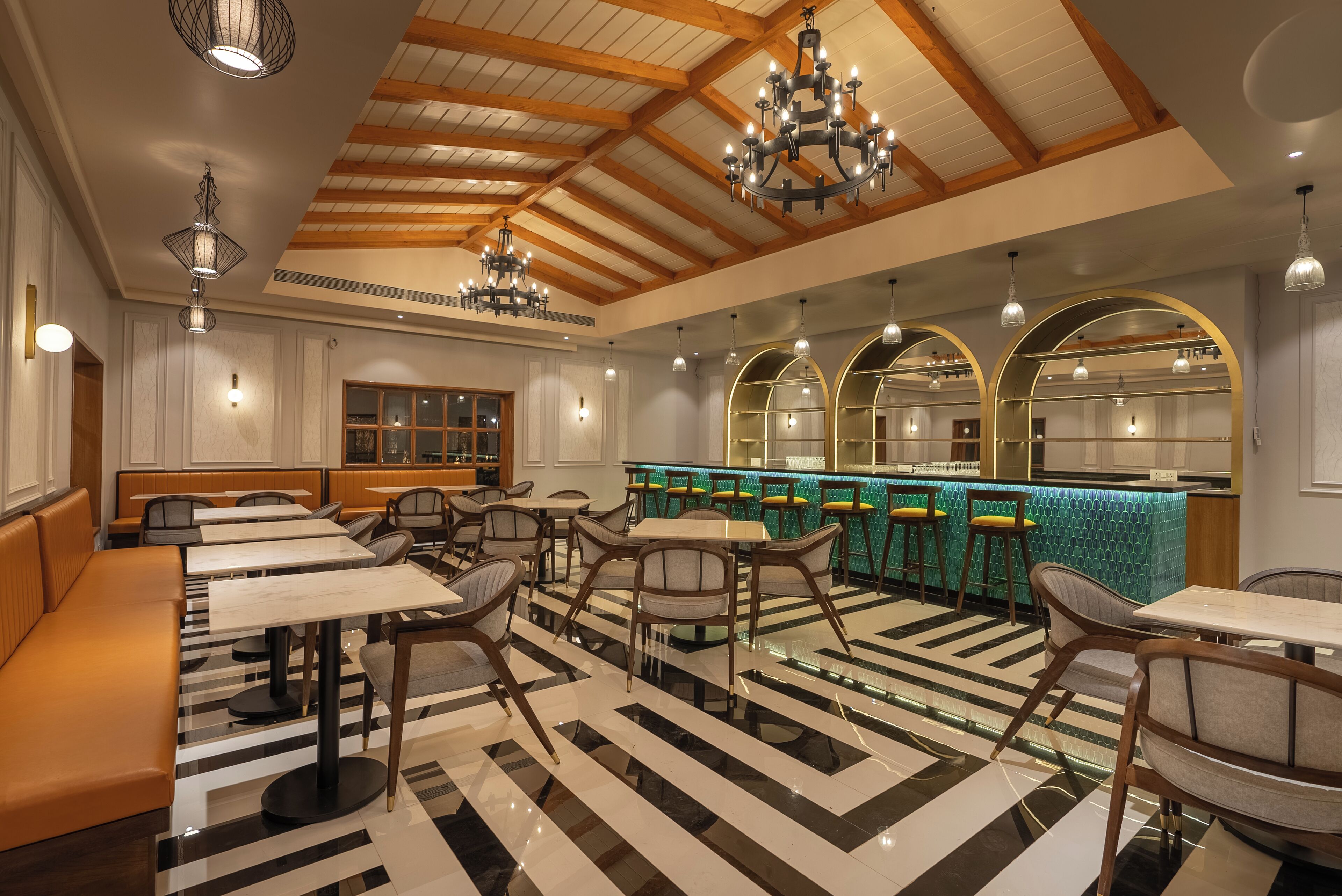 2 restaurants; breakfast, lunch, and dinner served