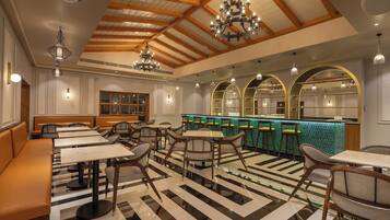 2 restaurants; breakfast, lunch, and dinner served