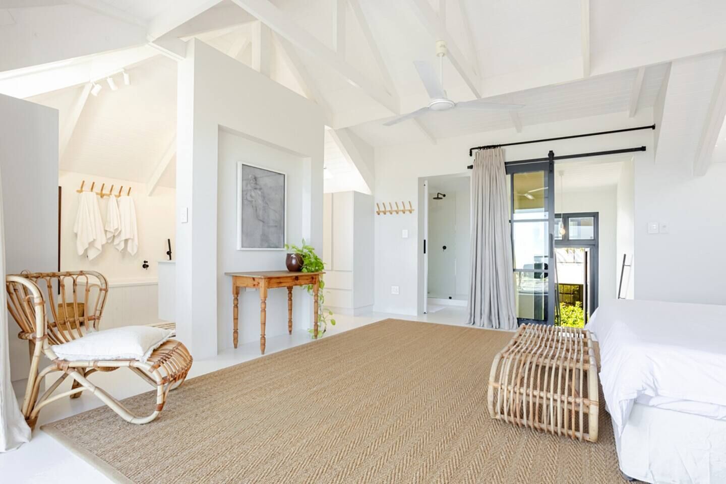 5 bedrooms, desk, iron/ironing board, free WiFi