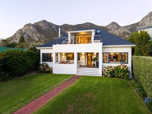 Exterior - Zoete Zitje | Tranquil Dual-Home Coastal Escape in Voëlklip (Hermanus)