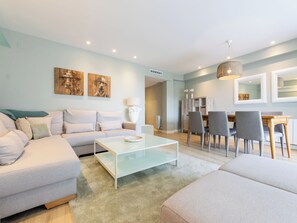 TV - Royal III by Interhome (Cambrils)