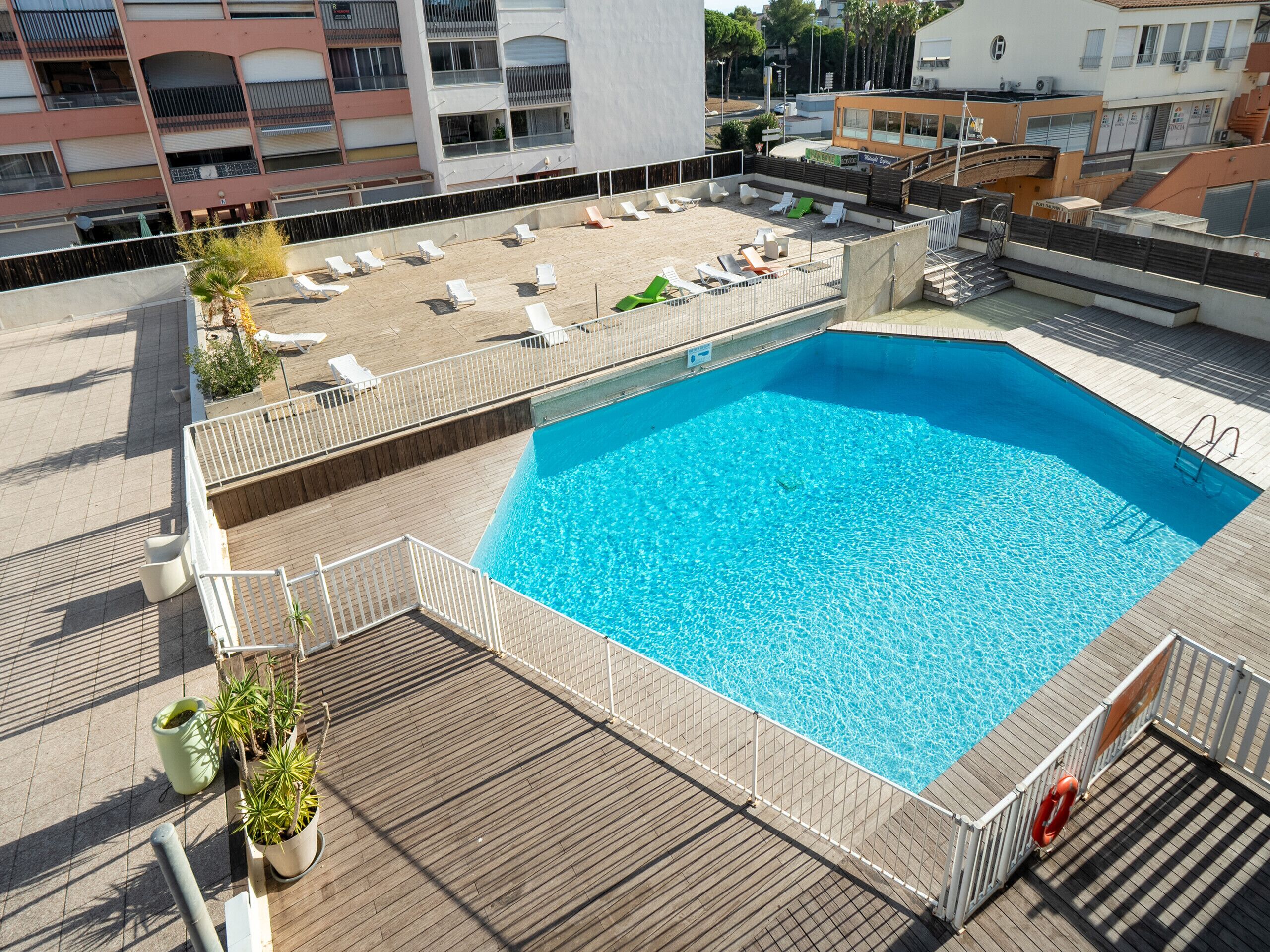 حمّام سباحة مُدفَّأ