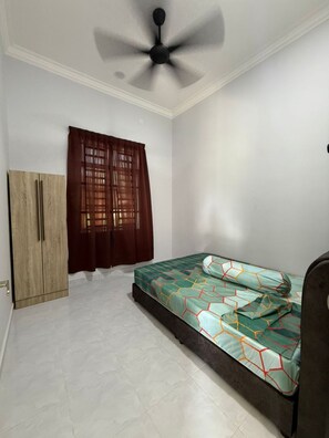 Casa Deluxe | Tabla de planchar con plancha y wifi gratis