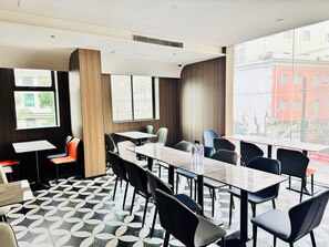 Lobby sitting area - Dayin International Youth Hostel - Tianzifang & Xintiandi (Shanghai)