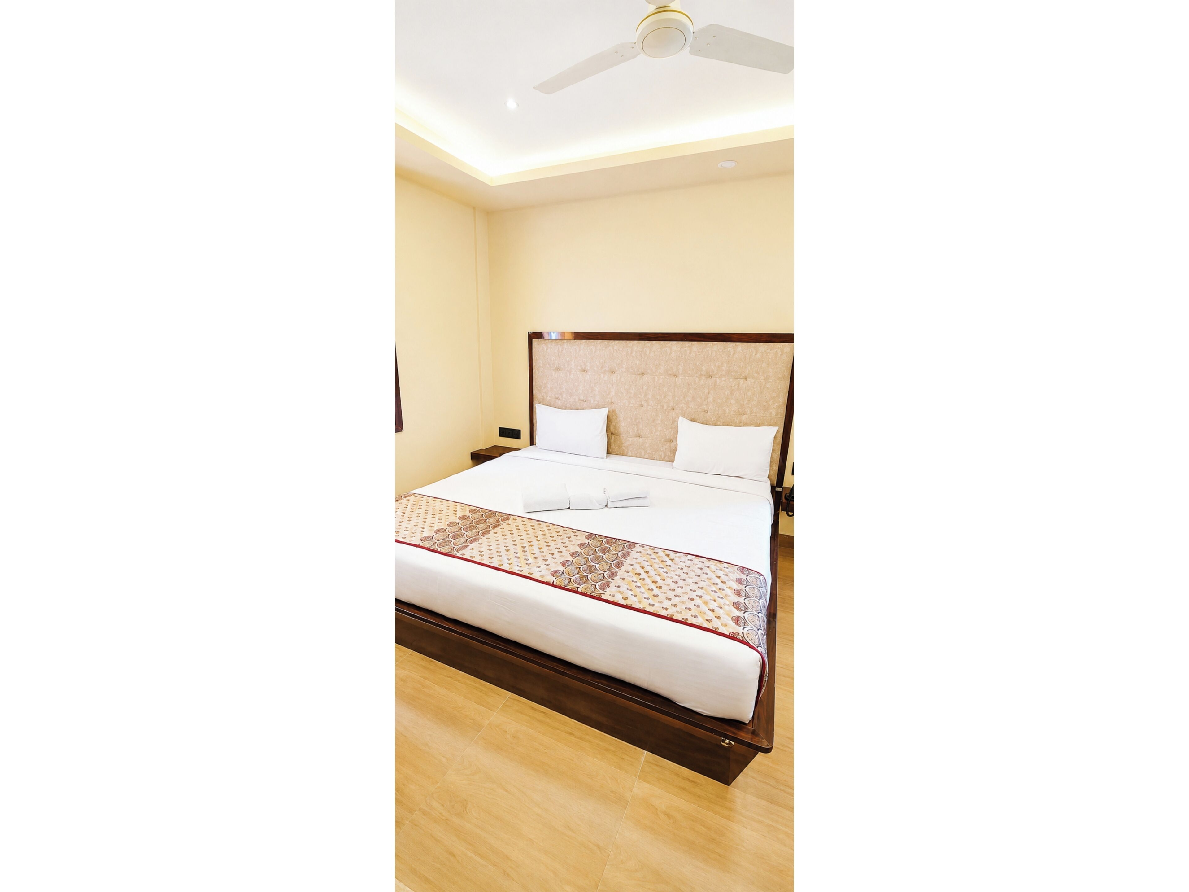 Hypo-allergenic bedding, desk, soundproofing, free WiFi