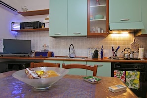 Frigorífic, microones, forn i placa de cuina 