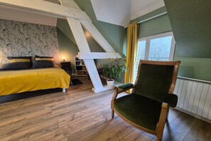 Iron/ironing board, travel cot, free WiFi - Cozy Couple Retreat in Normandy (Saint-Sauveur-Villages)