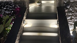 A nighttime view of a modern house with a stone staircase leading to a lit entrance. - Luxury & Romantic Escape – Ideal for Couples & Newlyweds (Kranidi)