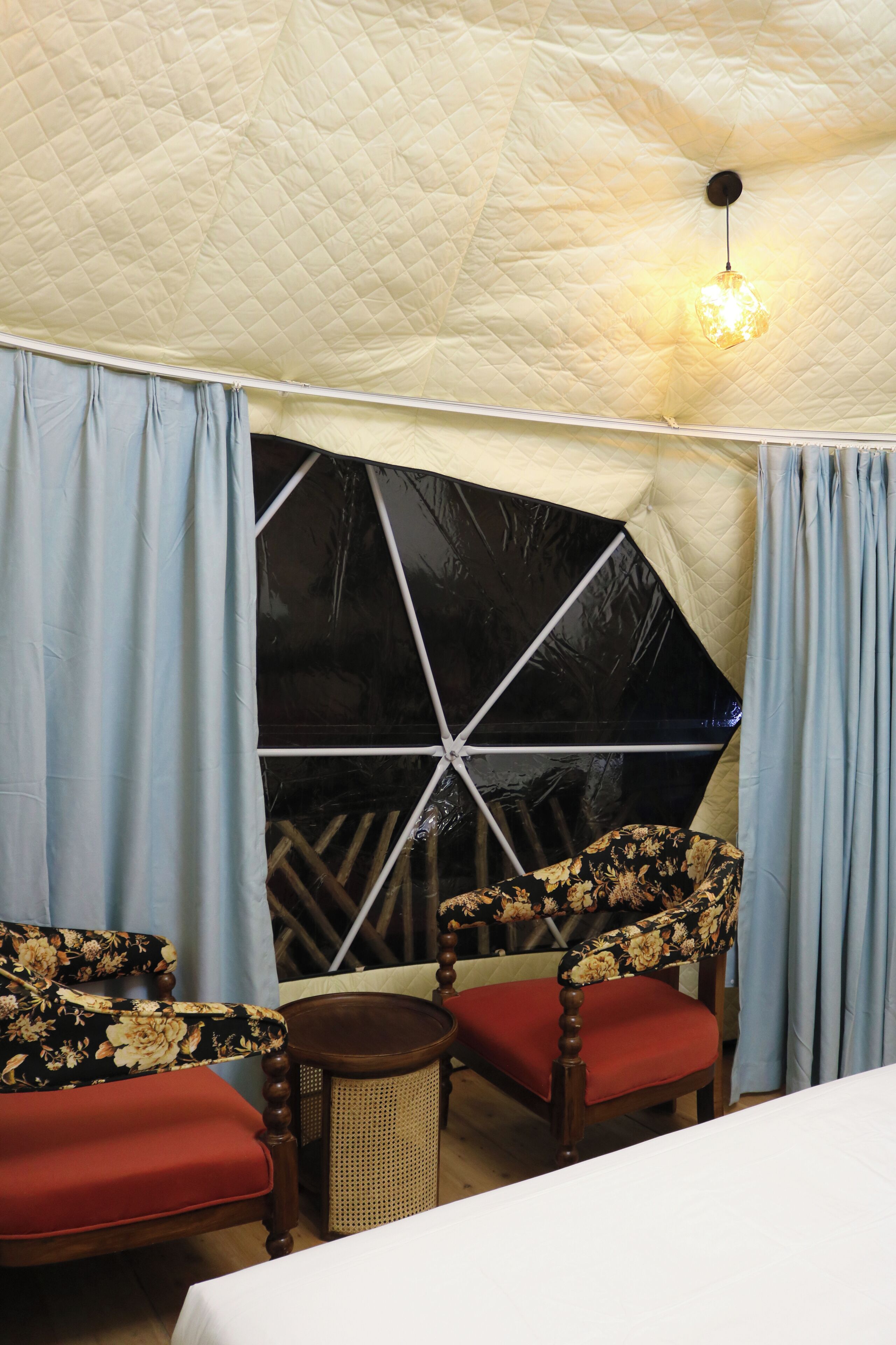 Studiosviitti, vuoristonäköala | Oleskelualue