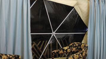 Studiosviitti, vuoristonäköala | Oleskelualue