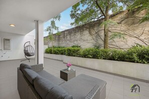 Terrace/patio - Camperdown: Spacious Apt · 3 Beds + Large Space (Camperdown)
