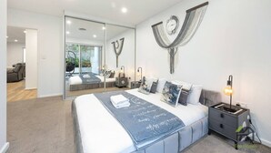 3 Schlafzimmer, Schreibtisch, Bügeleisen/Bügelbrett, WLAN