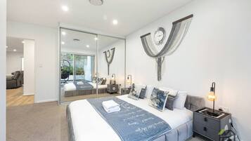 3 bedrooms, desk, iron/ironing board, WiFi