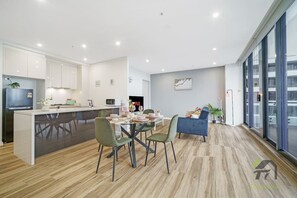Dining - Cozy apartment in Eastgardens (Eastgardens)