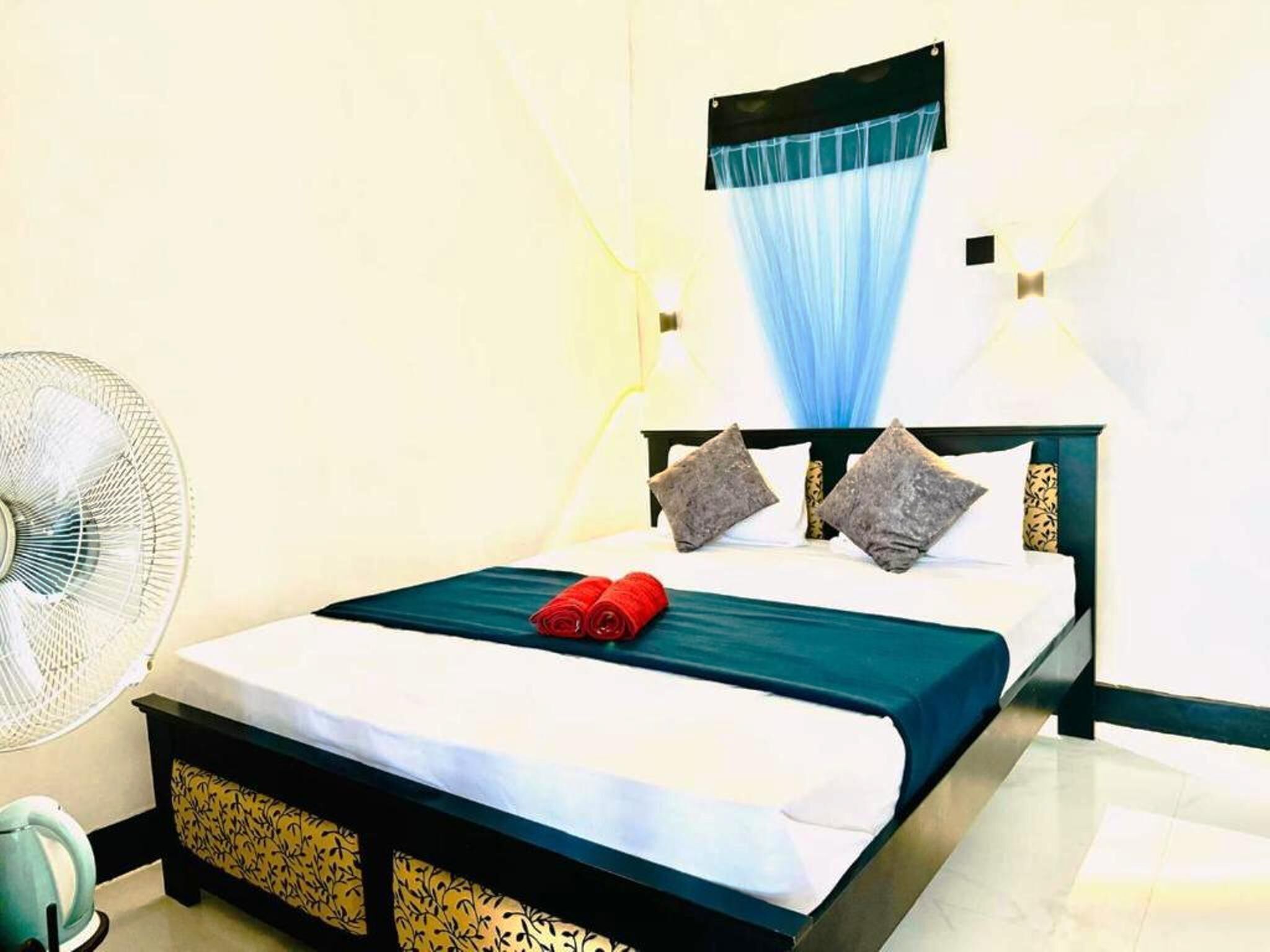 Comfort Double Room, Mountain View | In-room safe, desk, laptop workspace, soundproofing