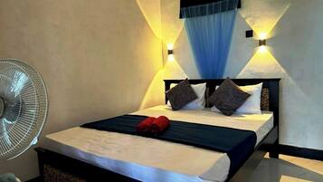 Comfort Double Room, Mountain View | In-room safe, desk, laptop workspace, soundproofing