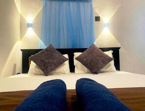 Habitació doble Comfort, vistes a la muntanya | Caixa forta a l'habitació i escriptori 