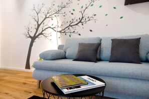 TV - Apartment 'Weitblick' with Mountain Views – Nature, Tranquility & Adventure (Loffenau)