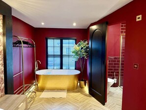 Dusche, Haartrockner, Handtücher, Shampoo