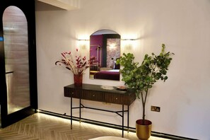 Interior - Boutique Studio Gold Bath in Jewellery Quarter BHM (Birmingham)