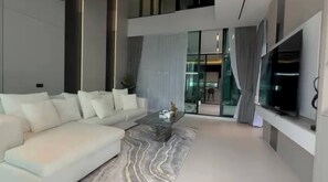 Living room - 5-bed Luxury Villa Pool&jacuzzi 5 Min to Walkingst (Pattaya)