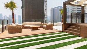 Terrace/patio - Maison Privee - Ultimate Luxury Penthouse w/ Pool & Marina Views (Dubai)