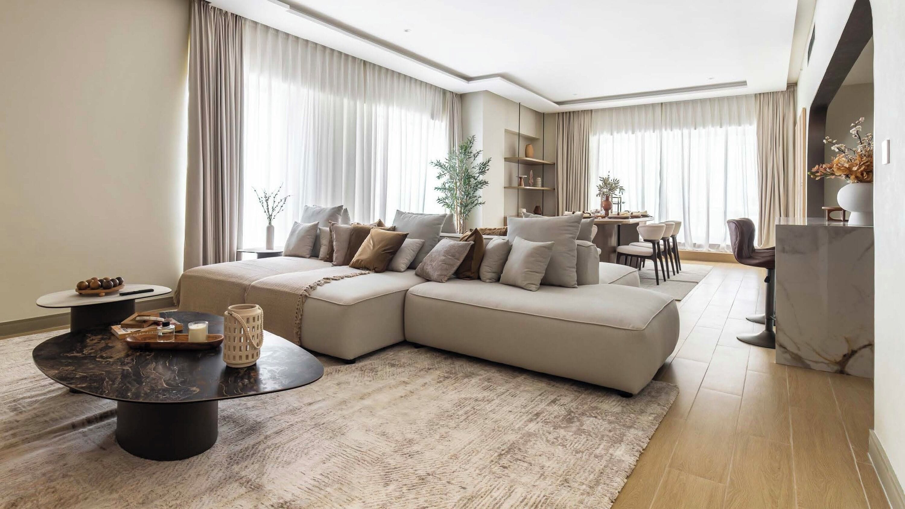 Luxury Penthouse, Private Pool, Marina View | Living area