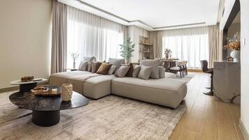 Luxury Penthouse, Private Pool, Marina View | Living area