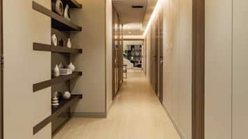 Luxury Penthouse, Private Pool, Marina View | Interior