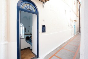 Exterior detail - William House (Positano)