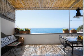 Outdoor dining - William House (Positano)